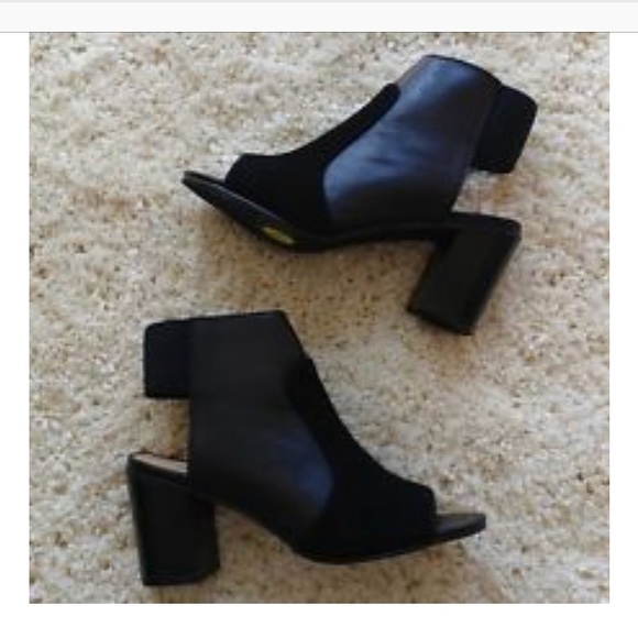 NIB Black Chunky Heel Peep Toe Cut Out Sandal - Picture 4 of 4